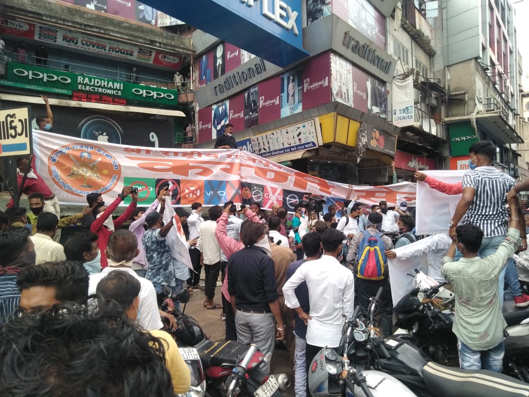 તહેવારોમાં નહીં થાય ચીનથી આ વસ્તુઓની આયાત,દિવાળીમાં ચીનનું દિવાળુ ફૂંકવા વેપારીઓએ કસી કમર 4 EbRBfSzXYAMVwUZ