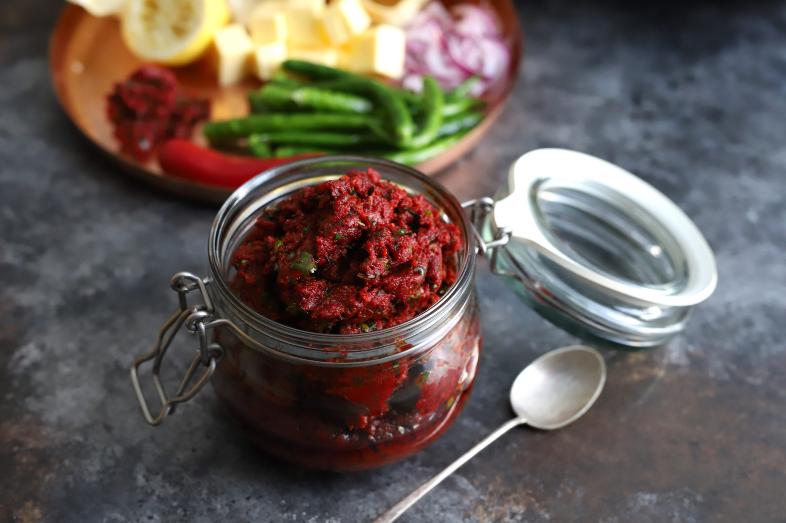 લસણ-સૂકાં લાલ મરચામાંથી બનાવો ચટાકેદાર ચટણી,જાણો આ ટેસ્ટી ચટણી બનાવવાની રીત 4 Gujarati Lasan ni Chutney Garlic Chutney 2 1 1568x1045 1