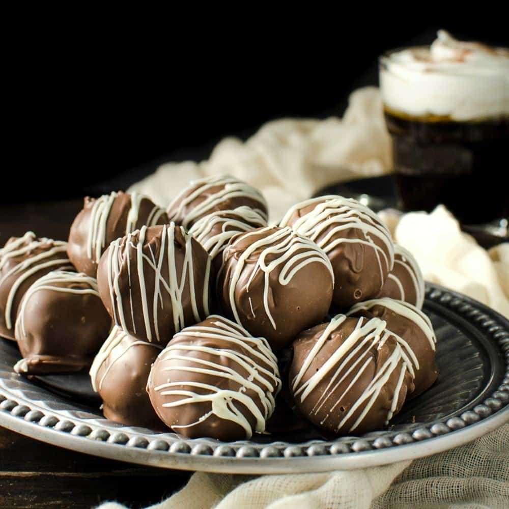 બાળકોને ખૂબ પ્રિય એવા ચોકલેટ બોલ્સ આજે જ બનાવો,ચોકલેટ બોલ્સ બનાવવાની એકદમ ઇઝી રેસિપી 4 Intense Chocolate Rum Balls 0765 Copy