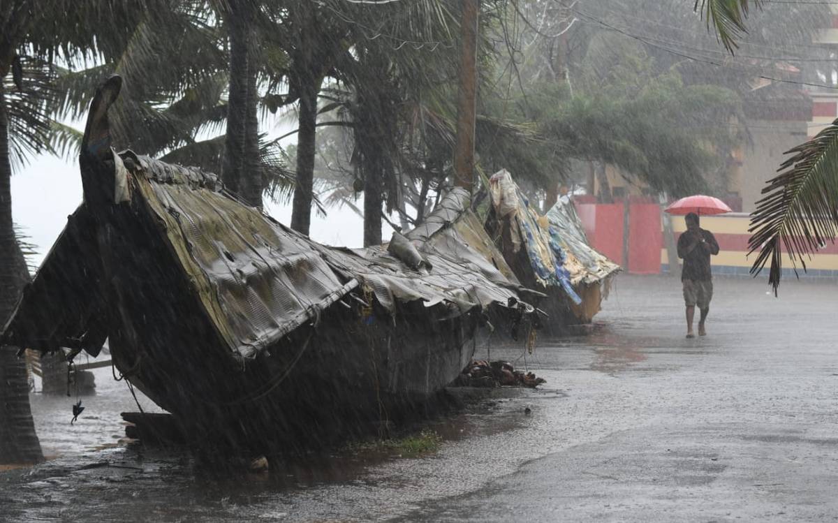 ગુજરાતમાં નિસર્ગ વાવાઝોડાના સંકટને લઈ તંત્ર એલર્ટ,અનેક જિલ્લામાં તૈનાત કરાઈ NDRFની ટીમ 5 Thiruvananthapuram rain