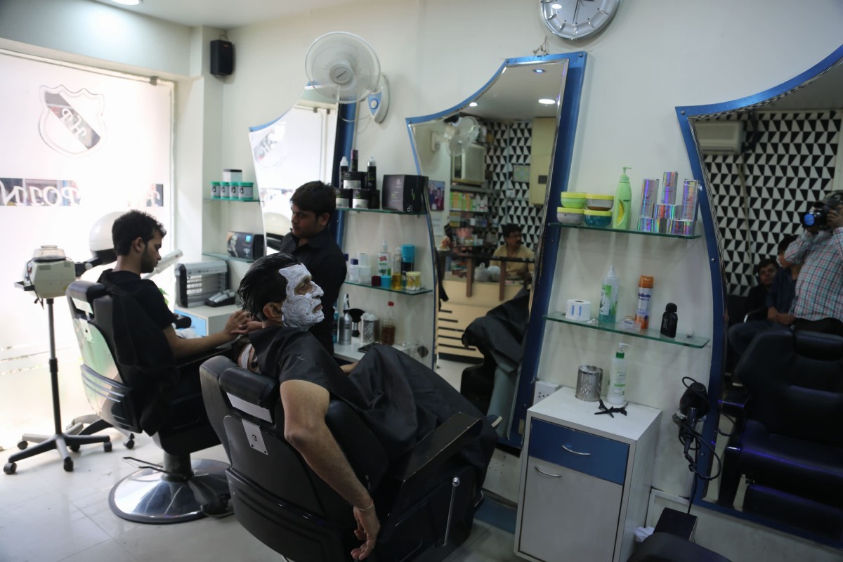 આ રાજ્યમાં વાળ કપાવવા માટે બતાવવું પડશે આધારકાર્ડ,આધારકાર્ડ વગર વાળ કપાવશે તો તેના વિરુદ્ધ કરવામાં આવશે કાર્યવાહી 3 salon 5ed5e72c350e9