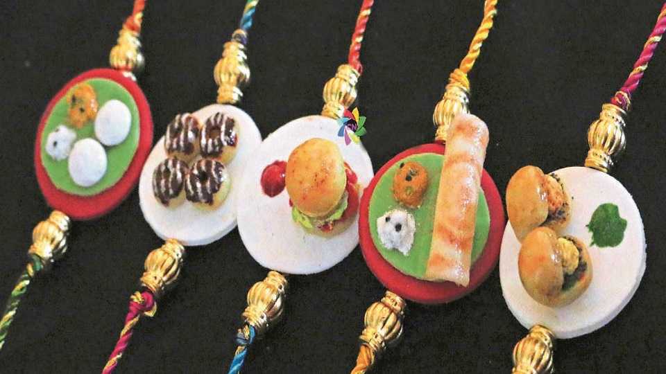 રક્ષાબંધનનો તહેવાર નજીક આવતા માર્કેટમાં ધૂમ મચાવી રહી છે "ફૂડ" રાખડી 5 3RAKHI