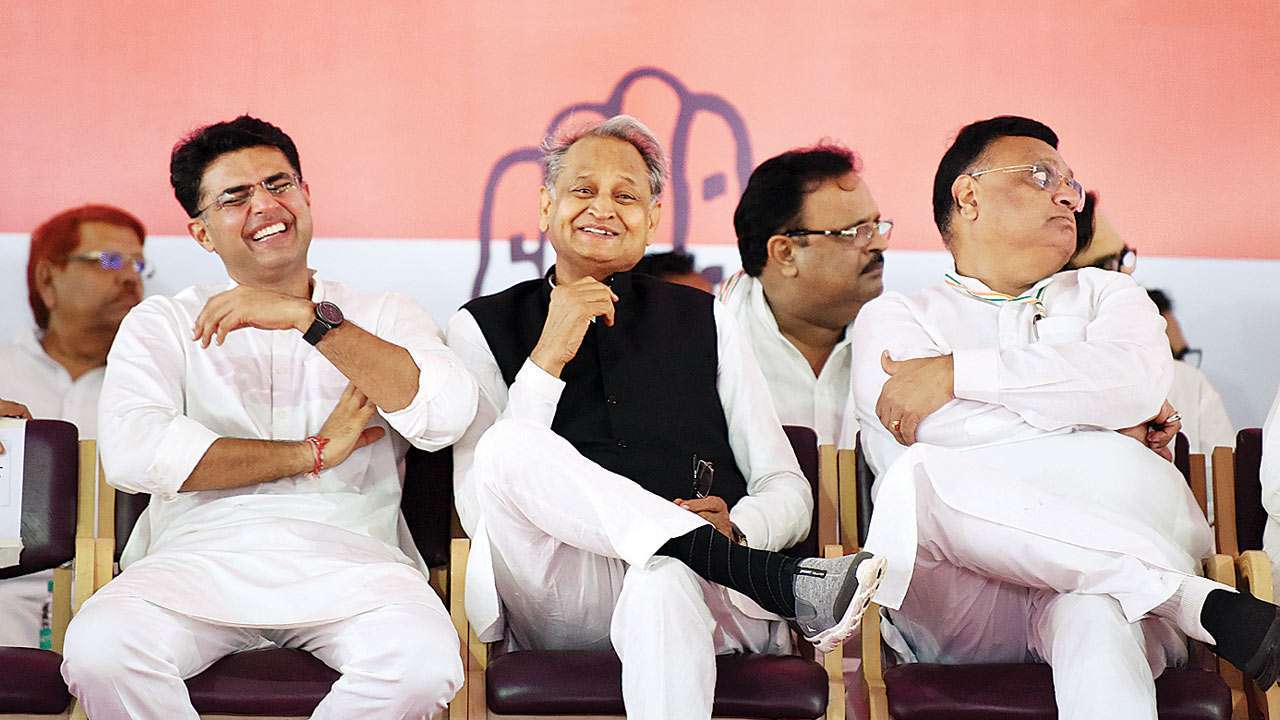 રાજસ્થાનમાં રાજકીય ઘમાસાણ વચ્ચે લાંબા સમય બાદ વસુંધરા રાજેએ તોડ્યુ મૌન, રાજસ્થાનની રાજકીય પરિસ્થિતિ અંગે કર્યુ ટ્વીટ 2 913238 752828 sachin pilot ashok gehlot and avinash pandey