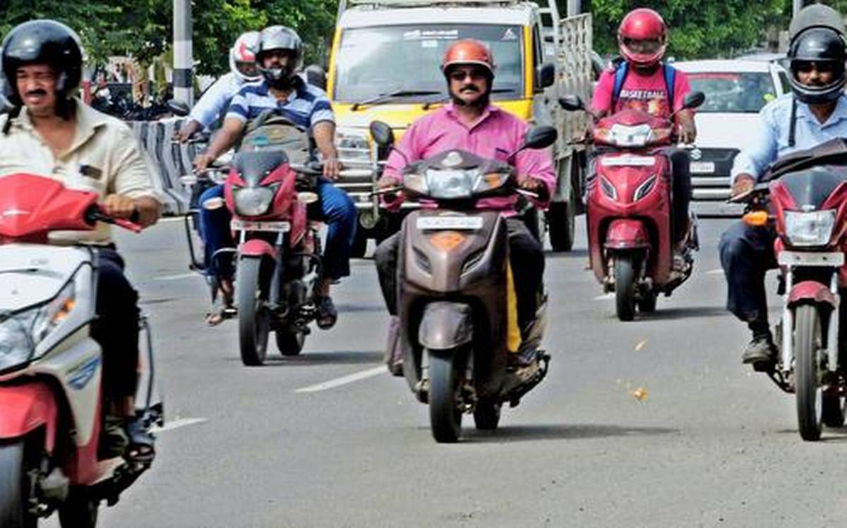 બાઈકચાલકો માટે મોટા સમાચાર,સરકારે ટુ-વ્હીકલ એક્ટના નિયમોમાં કર્યા આ ફેરફાર 6 CB04MOTORVEHICLES