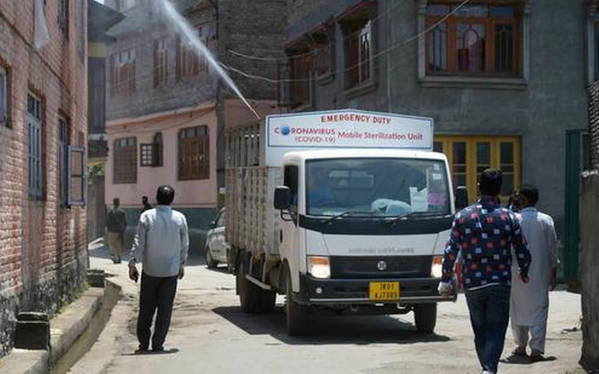 કોરોનાવાયરસના વધતા કહેર વચ્ચે શું અનલોક 3માં ખુલશે શાળા-કોલેજ અને સિનેમા હૉલ !! સરકાર કરી રહી છે વિચાર 5 JampKCORONA