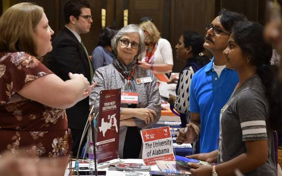 અમેરિકાના ઇમિગ્રેશન-કસ્ટમ એન્ફોર્સમેન્ટનો નવો આદેશ,નવા વિદ્યાર્થીઓને હાલ અમેરિકામાં નહીં મળે પ્રવેશ 3 THAVDUSVARSITY