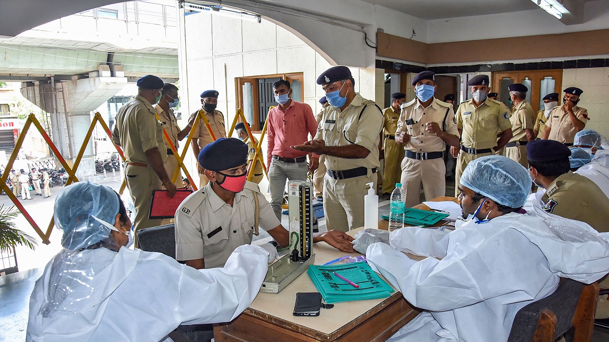 સુરતમાં વધતો કોરોના કહેર બન્યો ચિંતાનો વિષય,આટલા વર્ષથી મોટી ઉંમરના લોકો માટે ઘાતક બની રહ્યો છે કોરોના 2 gujarat coronavirus pti 1 1586670446 5