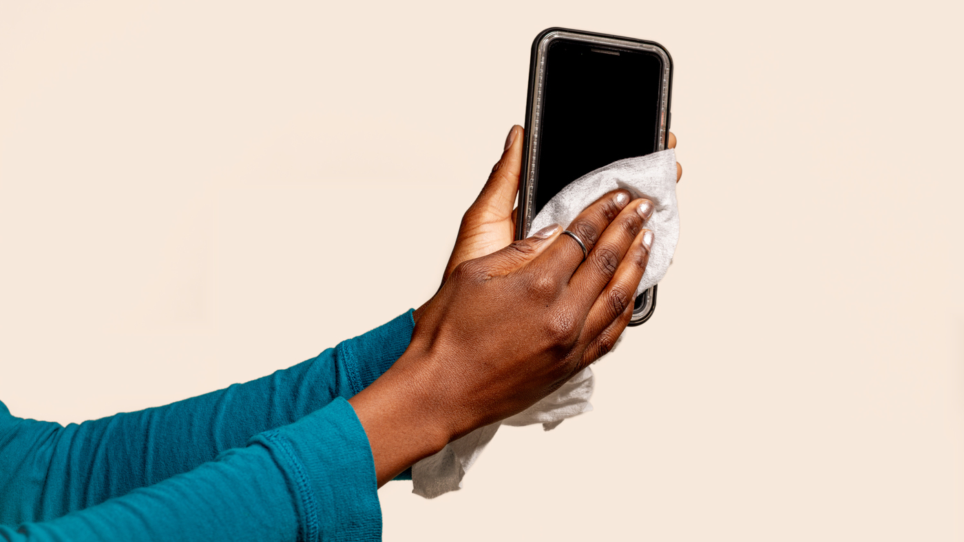 સેનિટાઈઝરથી ફોન સાફ કરતી વખતે રાખો આટલી વસ્તુઓનું ધ્યાન, થઇ શકે છે આ નુકસાન 7 hugsonions 1 wide 3e8539ca8b3a4096e3f02539f56f1e7f7a2cbf6b