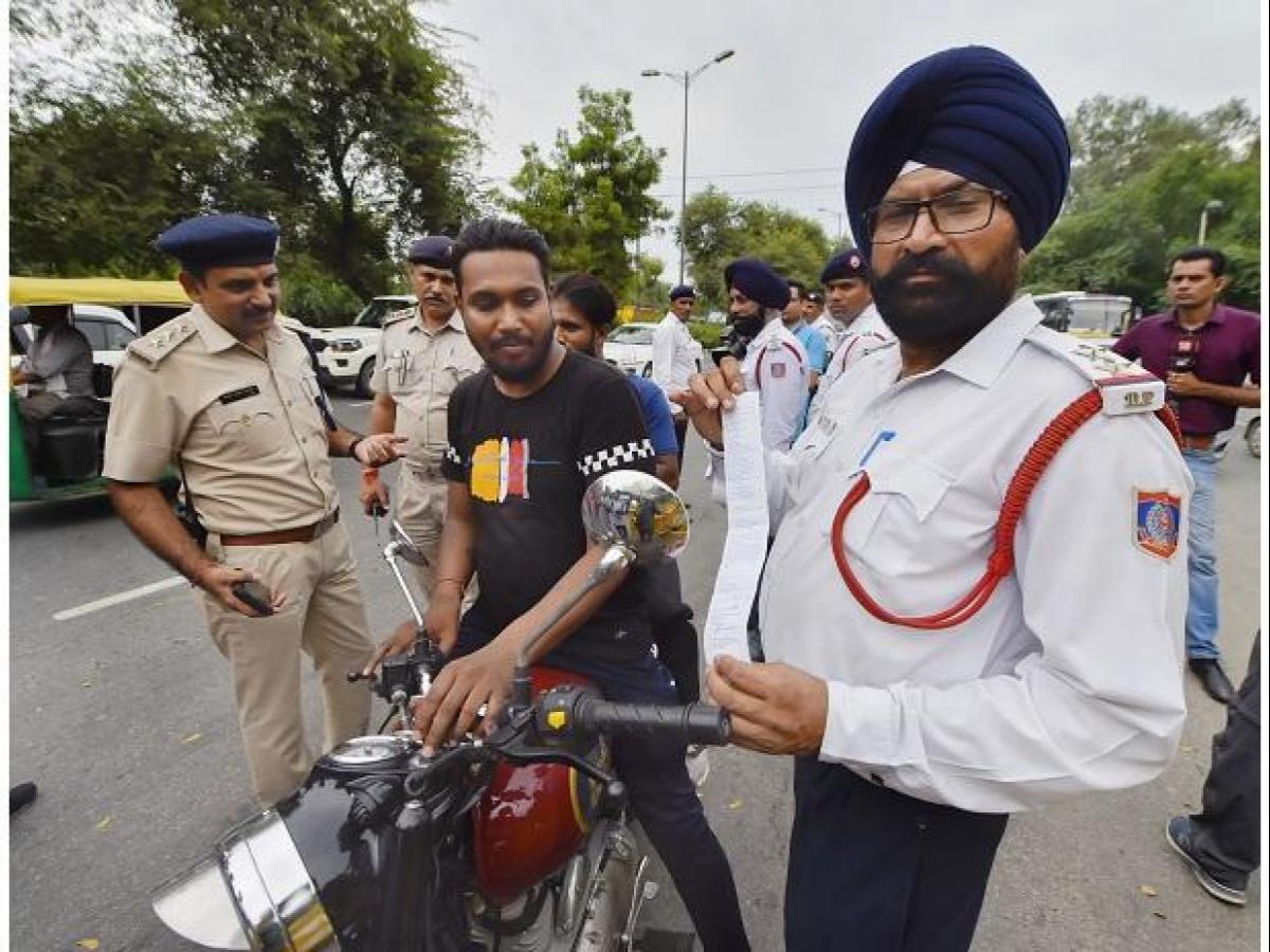 બાઈકચાલકો માટે મોટા સમાચાર,સરકારે ટુ-વ્હીકલ એક્ટના નિયમોમાં કર્યા આ ફેરફાર 5 media handler 27