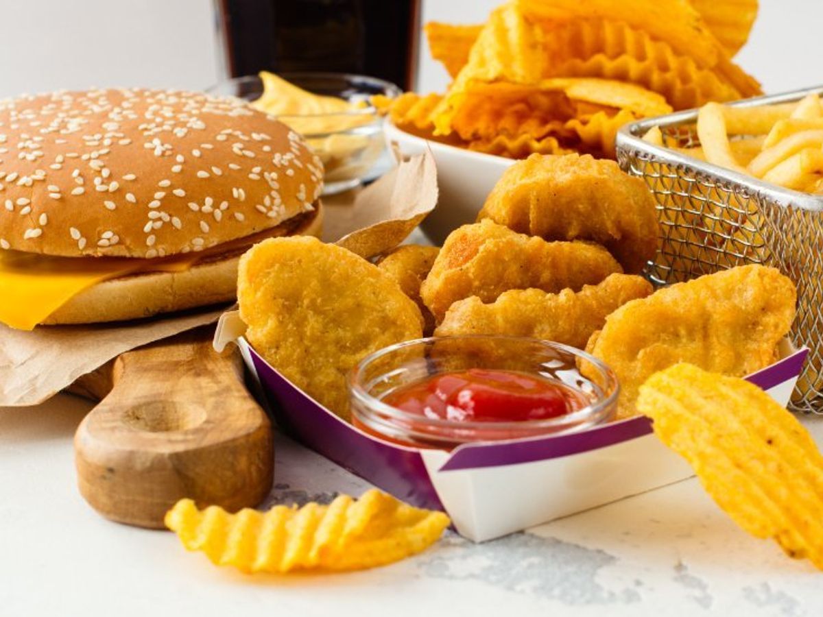 FSSAIએ બનાવ્યા ખાસ નિયમો,સ્કુલ પરિસરના 50 મીટરના ઘેરામાં નહીં વેચી શકાય આ ચીજ 4 1563437312 junk food 1