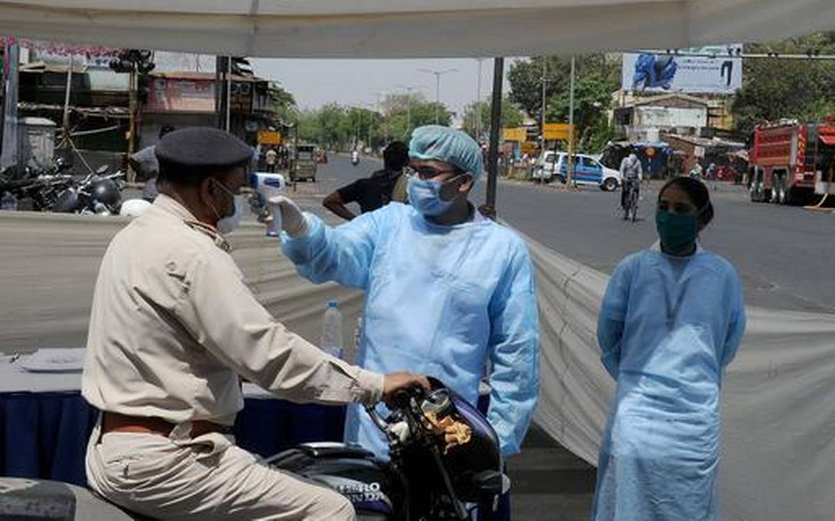 કોરોનાના સંક્રમણને જોતા મુખ્યમંત્રીની મહત્વની જાહેરાત,માસ્ક નહીં પહેરો તો થશે આટલો દંડ 2 Gujarat LockdownTHjpg