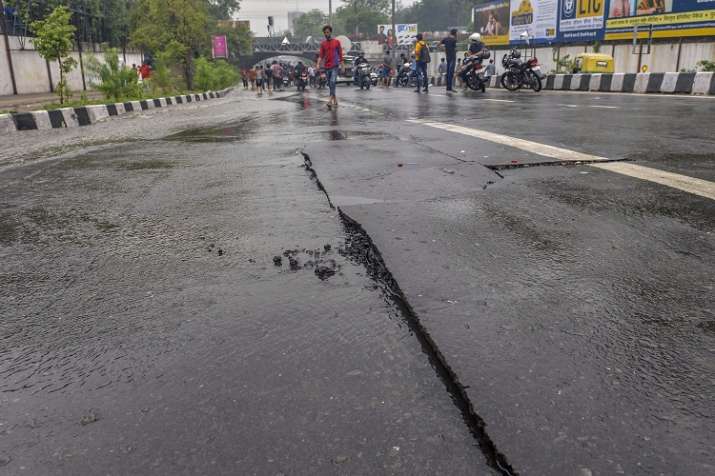 રાજ્યમાં ભારે વરસાદથી 195 માર્ગો બંધ, રસ્તાઓ બંધ થતા એસટીની ટ્રીપો કરાઇ રદ 2 delhi2 1531764511