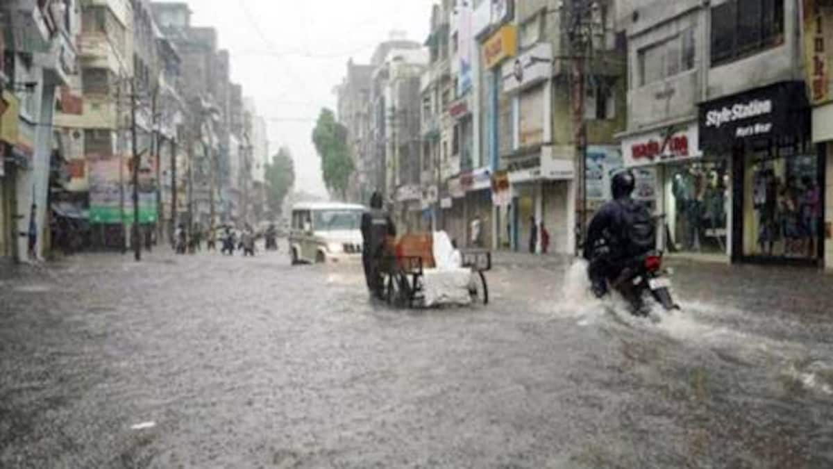 રાજ્યમાં ભારે વરસાદથી 195 માર્ગો બંધ, રસ્તાઓ બંધ થતા એસટીની ટ્રીપો કરાઇ રદ 4 gujarat rains 505 080119114006