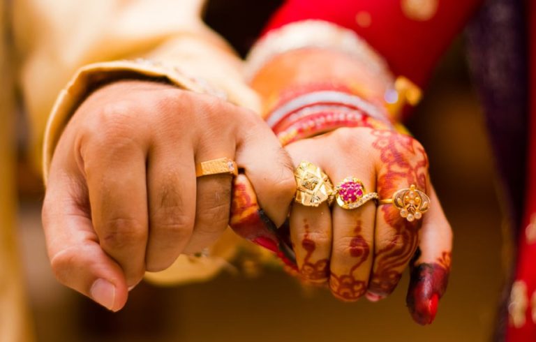 લગ્નના 6 મહિનામાં જ મહિલાએ આપ્યો બાળકીને જન્મ 3 2 68 768x490 1