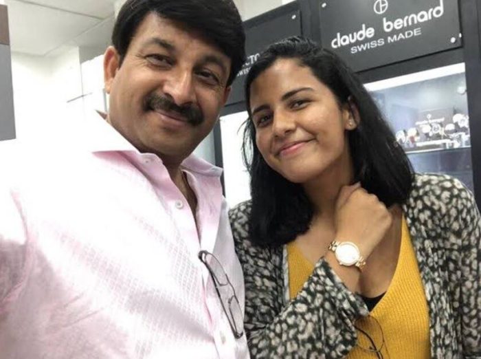 આ 5 સ્ટાર્સના બાળકોએ તેમના પિતાના બીજા લગ્ન સમારોહમાં આપી હાજરી 5 manoj tiwari 1 700x522 1