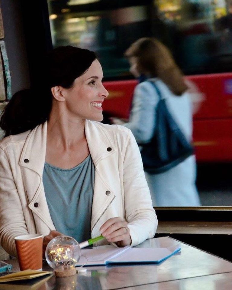 અત્યારે પણ રૂપની રાણી છે 'લગાન'ની ફેર મેમ, 52 વર્ષની ઉંમરે પણ દેખાય છે અદભૂત, જુઓ ફોટાઓ. 9 17267649 1833938833595729 7078349516784533504 n 768x959 1