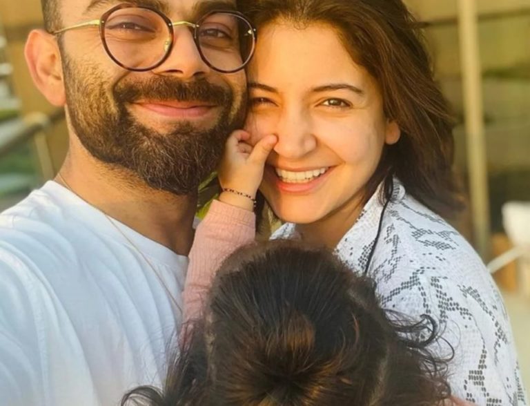 દીકરી વામિકાએ કહ્યું 'મા' ત્યારે ભાવુક થઈ ગઈ અનુષ્કા શર્મા, જુઓ ક્યૂટનેસથી ભરેલા ફોટાઓ. 3 2 2 768x588 1