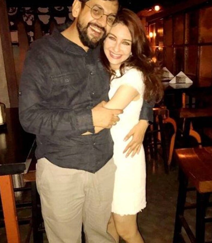 આ છે ભાભી જી ઘર પર હૈ સ્ટાર્સના રિયલ લાઈફ પાર્ટનર, શુભાંગી અત્રેથી લઈને આસિફ શેખના હમસફર સુધી 3 2 70