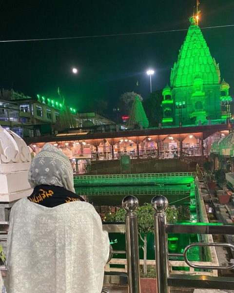 સારા અલી ખાનાએ એક મહિનામાં બીજી વખત મહાકાલના દરે 'ઓમ નમઃ શિવાય'નો જાપ કર્યો, માતા અમૃતા પણ સાથે દેખાયા. 7 269794575 282642410579939 850424342012200954 n 480x600 1