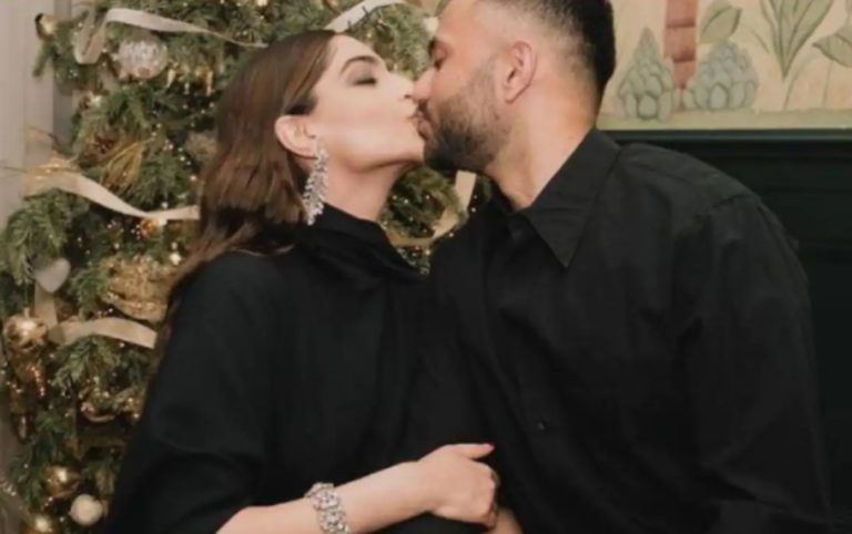 2022 નવા વર્ષની ઉજવણીમાં આખું બોલિવૂડ જગત ડૂબી ગયું, સ્ટાર્સે રોમેન્ટિક અંદાજમાં તેમના નવા વર્ષની ઉજવણી કરી 5 4 768x482 1