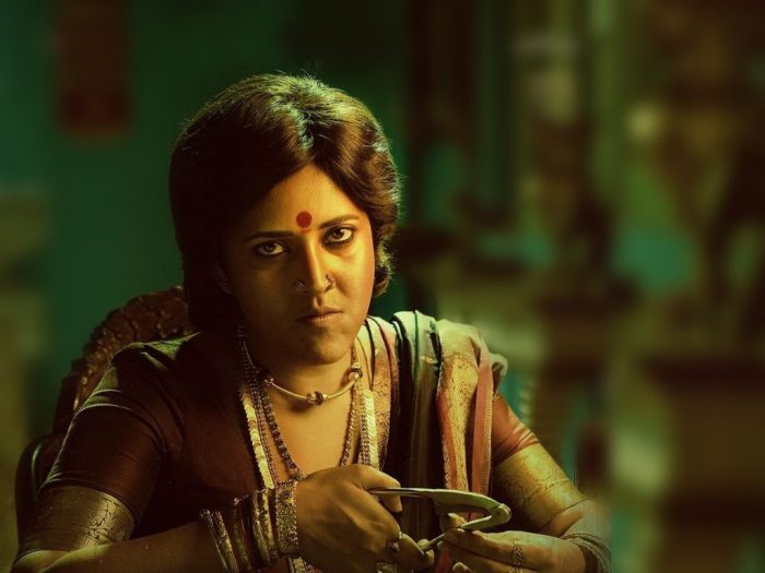 ફિલ્મ પુષ્પાની મહિલા વિલનની વાર્તા, જેણે 'પતિની છાતી પર બેસીને તેનું ગળું કાપી નાખ્યું'. 3 Anasuya Bharadwaj 2 700x525 1