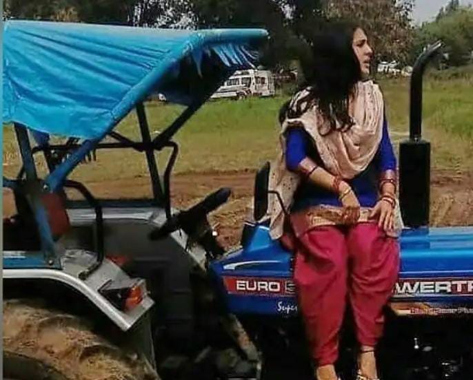 સારા અલી ખાન તેના માથા પર ઘાસનો ભાર લઈને બિહારની ગલીઓમાં ફરતી જોવા મળી હતી. જુઓ આ ફોટાઓ. 4 IMG 20220105 WA0016