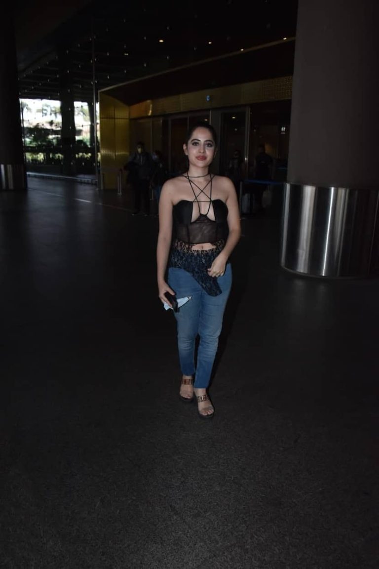 ઉર્ફી જાવેદે એરપોર્ટ પર કેટલાક આવા કપડામાં પોઝ આપ્યો હતો, જેણે ઇન્ટરનેટ પર હંગામો મચાવ્યો છે. 3 IMG 20220118 WA0036 768x1152 1