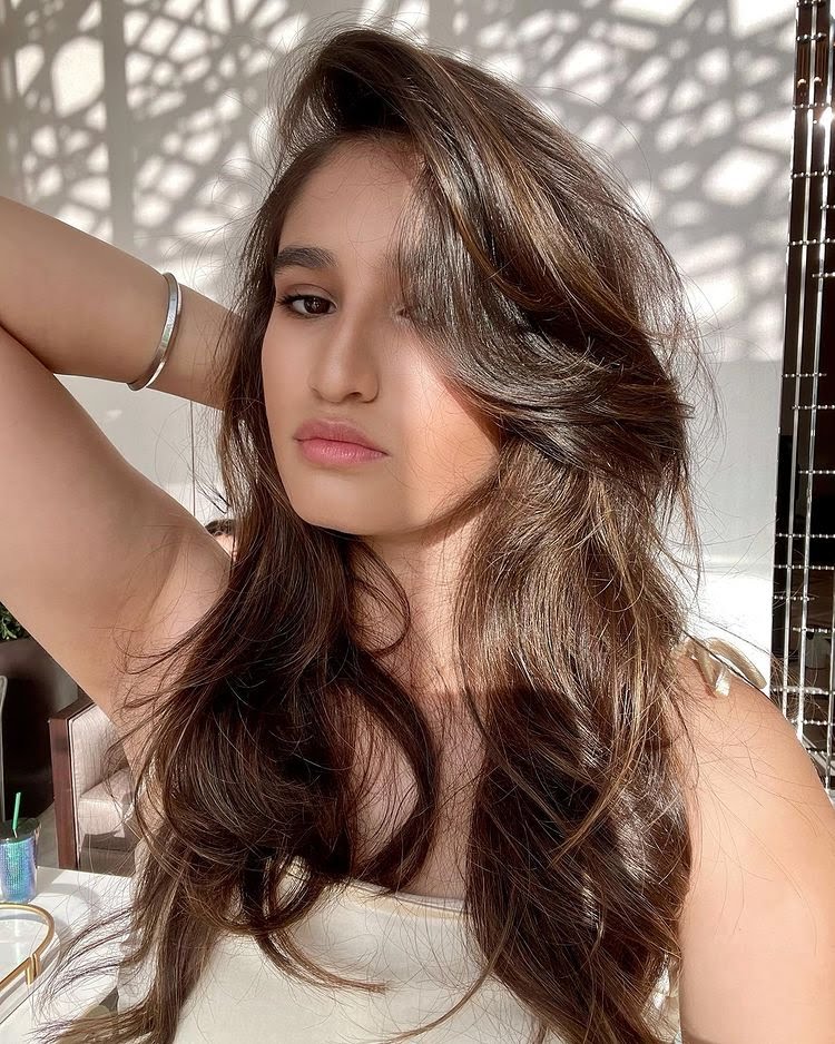 રવીના ટંડનની દીકરી દેખાવમાં ખૂબ જ સુંદર છે, જો તે ફિલ્મોમાં આવશે તો બીજી અભિનેત્રીઓના શું હાલ થશે. 4 IMG 20220121 WA0040