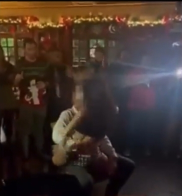 ટૂંકા કપડામાં એક મહિલા જોઈને પોલીસકર્મીને અધિકારી ઉભા થઈ ગયા, ખોળામાં બેસીને લેપ ડાન્સ કર્યો. 6 IMG 20220129 210251