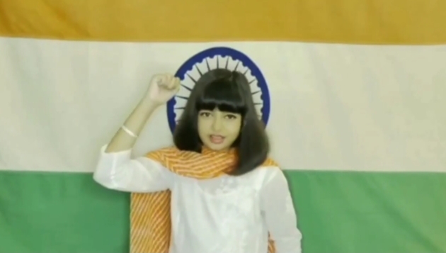 દુનિયાના આ ખૂણે જોવા મળે છે આરાધ્યા બચ્ચનનો લુક: ચાહકોએ કહ્યું, આ આરાધ્યાની કાર્બન કોપી છે. 3 IMG 20220131 211620