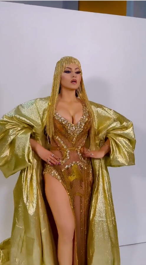 એક-બે કરોડ નહીં, આ અભિનેત્રીએ પહેર્યો 40 કરોડનો ડ્રેસ, દુનિયા કરી રહી હતી વખાણ, જુઓ ફોટાઓ. 5 IMG 20220131 212156