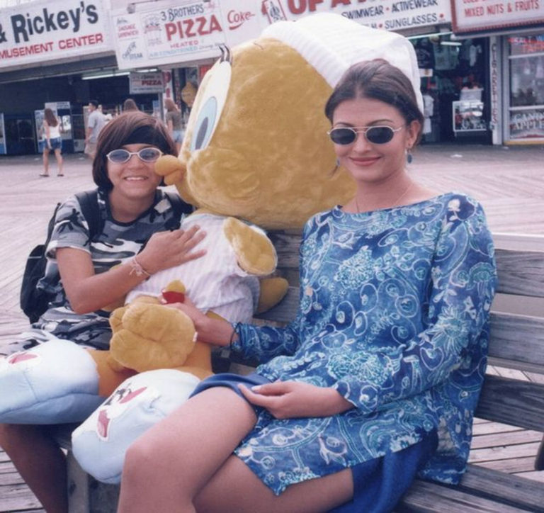 એકવાર આવી દેખાતી હતી ઐશ્વર્યા રાય, 22 વર્ષ જૂના જોયેલા ફોટાઓ થયા વાયરલ 3 aishwarya 31 12 2021 1 768x724 1