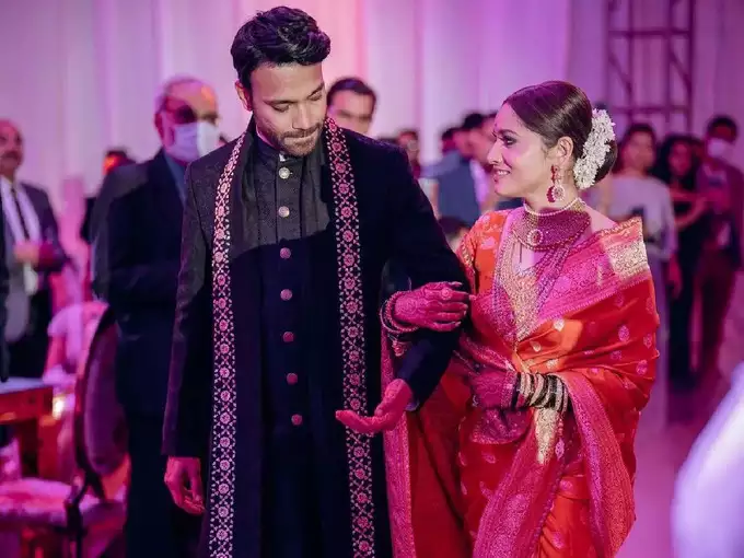 અનુષ્કા શર્મા જેવો રિસેપ્શન લૂક અપનાવીને અંકિતા લોખંડેએ સૌના મન મોહી લીધા, પતિ વિકી પણ આંખો હટાવી શક્યો નહીં. 6 ankita lokhande 02 01 2022 4