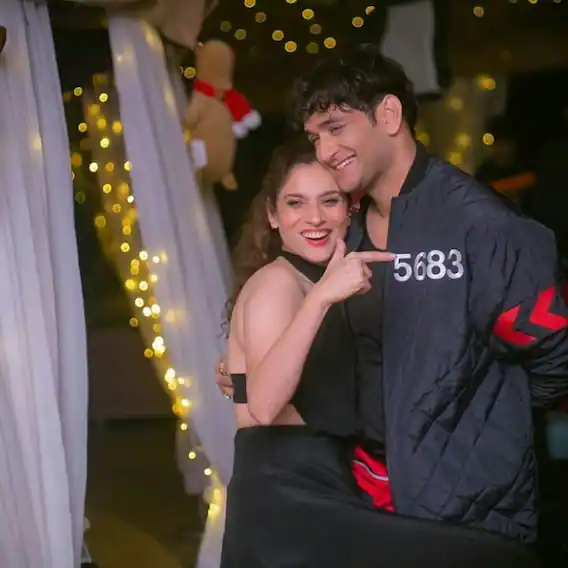 અંકિતા લોખંડે તેમની ગર્લ ગેંગ સાથે પૂલ પાર્ટી કરતી જોવા મળી. 8 ankita lokhande03 01 2022 6