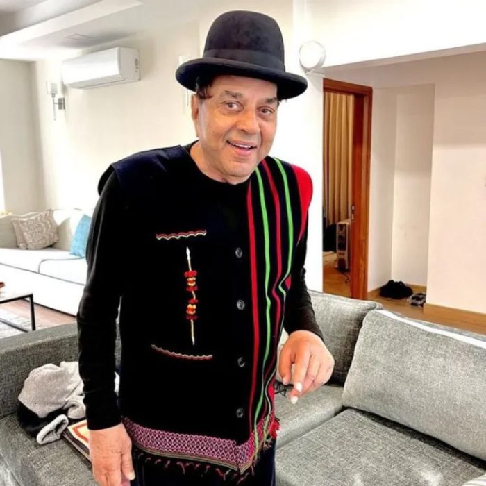 આ 7 બોલિવૂડ કલાકારો તેમની ફિટનેસથી વૃદ્ધાવસ્થાને આ રીતે માત આપી રહ્યા છે, આજે પણ તેઓ યુવાનોના આઇકોન છે. 8 dharmendra 31 221 1 700x700 1 1