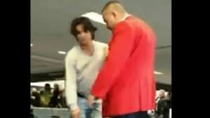 આર્યન ખાને નશાની હાલતમાં એરપોર્ટ પર પેશાબ કર્યો? જાણો આ વાયરલ વીડિયોનું સત્ય. 5 download 34