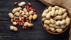 12 વર્ષ પહેલા ગરીબ ફેરિયા પાસેથી મગફળી મફતમાં લીધી હતી, અમેરિકાથી પરત આવીને આ રીતે ચૂકવી લોન. 5 download 39