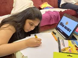 ગૌરી 13 વર્ષની ઉંમરે 1500 વિદ્યાર્થીઓને ભણાવે છેઃ 'રામ' લખીને ભગવાન રામનું ચિત્ર બનાવ્યું હતું. 7 download 54