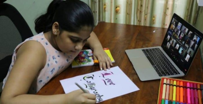 ગૌરી 13 વર્ષની ઉંમરે 1500 વિદ્યાર્થીઓને ભણાવે છેઃ 'રામ' લખીને ભગવાન રામનું ચિત્ર બનાવ્યું હતું. 3 gauri maheswari 27 1 22 3 700x358 1