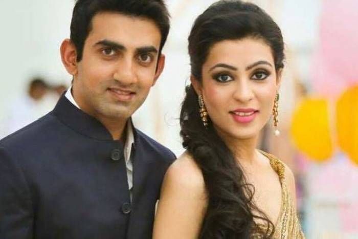 આ ક્રિકેટરોની પત્નીઓ ખૂબ જ અમીર પરિવારની છે, તો જુઓ કોણ કોણ છે. 5 goutam gambhir with wife 01 01 2022