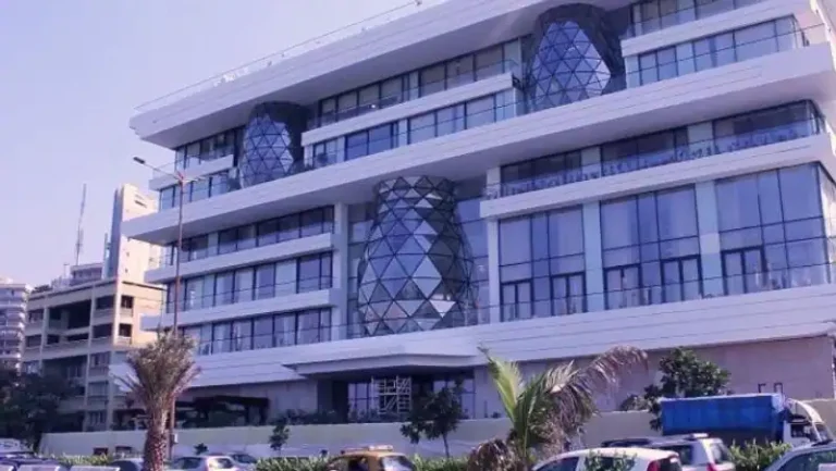 લગ્ન પછી મુકેશ અંબાણીની દીકરી રહે છે, કરોડોની કિંમતના આ આલીશાન બંગલામાં, જુઓ ફોટાઓ. 11 gulita 01 01 2022 6 768x433 1