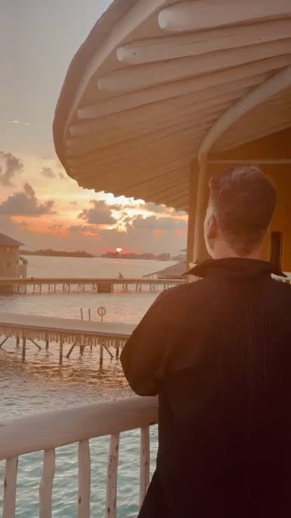 અક્ષય કુમાર આપી રહ્યા છે દીકરીને આવા સંસ્કાર, કહ્યું- માટીની સુગંધ, ગાય માટે ચારો, શેર કર્યા ફોટા. અને વિડિયો. 8 images 2022 01 18T083833.722