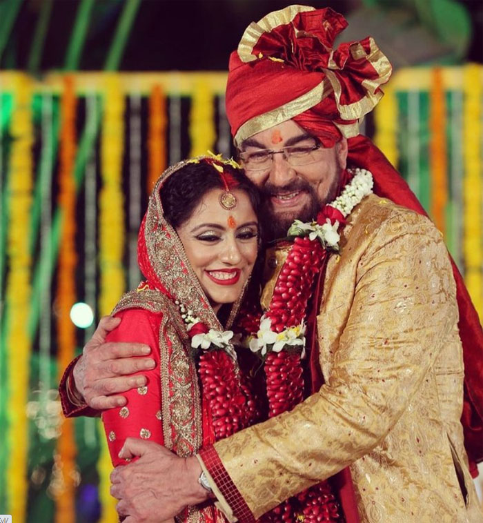 76 વર્ષીય કબીર બેદીની ચોથી પત્ની તેમની પુત્રી કરતા નાની છે, કબીરની ઉંમરથી છે, ઘણું અંતર. 7 kabir bedi 1 1