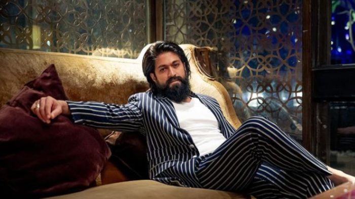 બસ ડ્રાઈવરનો પુત્ર નવીન કુમાર ગૌડા આ રીતે બન્યો સાઉથનો સુપરસ્ટાર 'રોકિંગ સ્ટાર' યશ. 3 kannada actor yash birthday 700x394 1