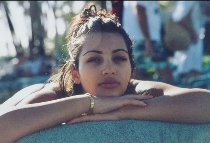 બાળપણમાં આવી દેખાતી હતી કિમ કાર્દાશિયન, સ્ટાર બનતા પહેલા આવી હતી તે, ફોટા જોઈને ફેન્સ ઓળખી ન શક્યા. 7 kim kardashiyan 2 700x478 1