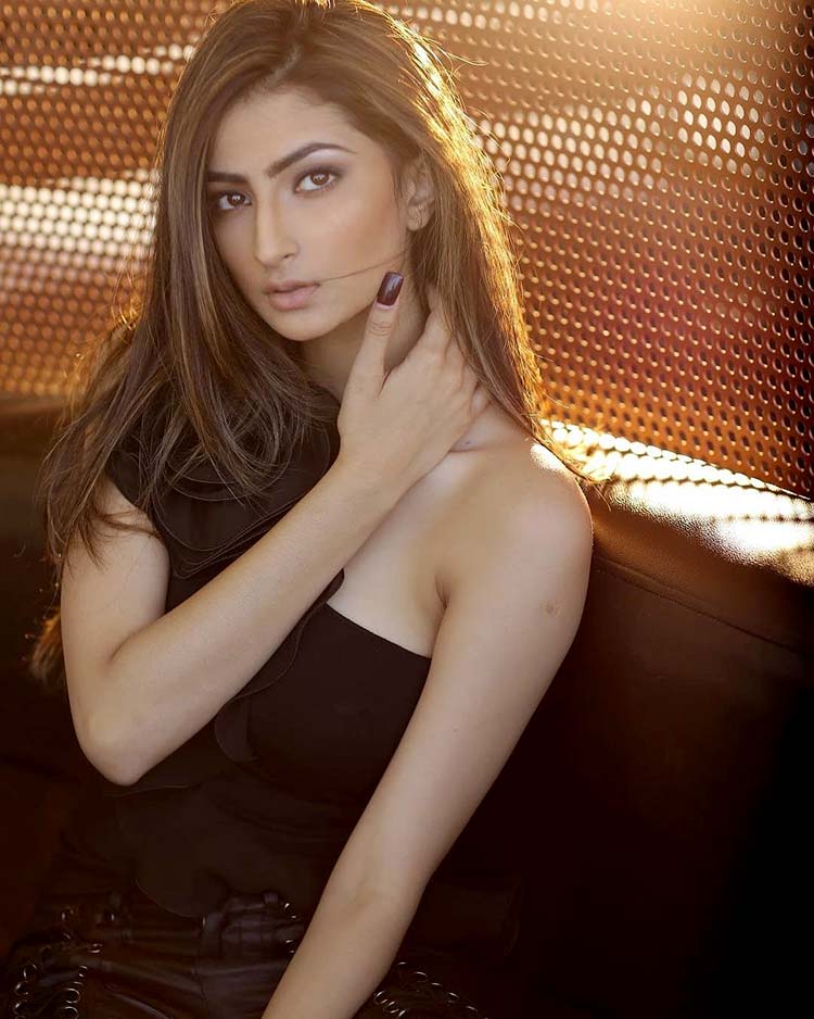 ટાઈટ જિમ આઉટફિટમાં જોવા મળી પલક તિવારી, મોટી એક્ટ્રેસમાં ફેલાઈ ગઈ હોટનેસ, જુઓ ફોટાઓ. 3 palak tiwari 8