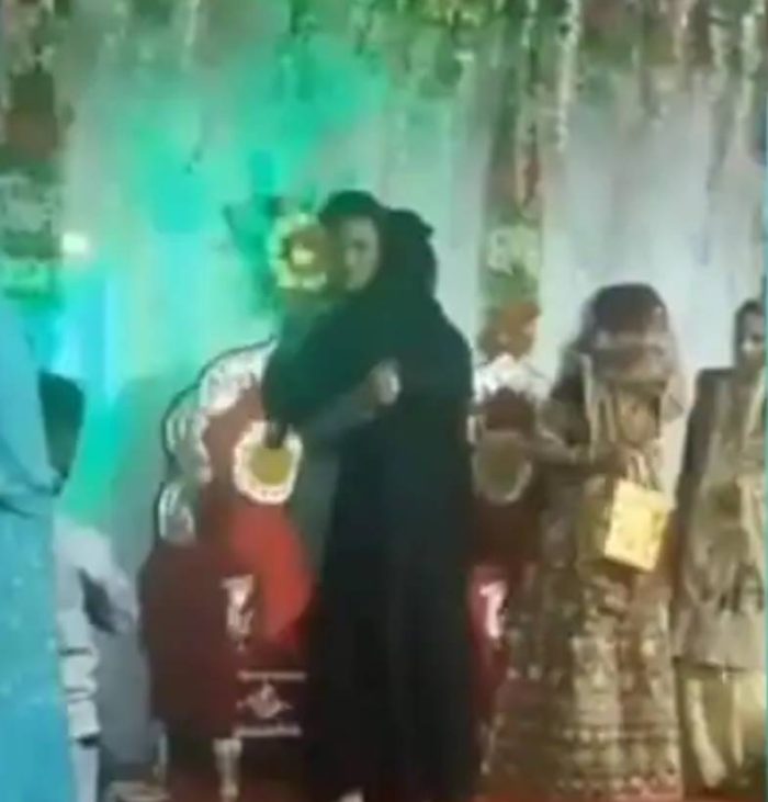 લગ્ન સમયે વરરાજાને બળજબરીથી છોડવામાં આવ્યો, બુરખો હટાવતા 440 વોલ્ટનો આંચકો લાગ્યો, જુઓ ફોટાઓ. 3 prank video 700x731 1