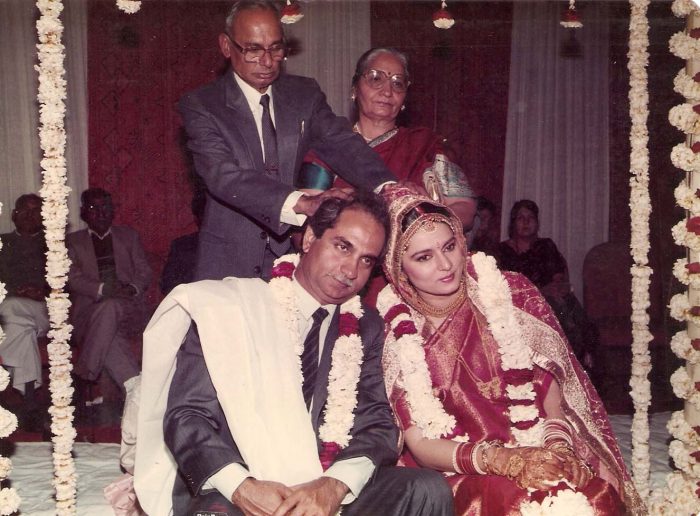 27 વર્ષની ઉંમરે આ અભિનેત્રીએ 45 વર્ષના પરિણીત દિગ્દર્શક સાથે કર્યા લગ્ન, હજુ પણ બની શકી નથી મા. 4 ramesh sippy 24.01.22 1 700x516 1