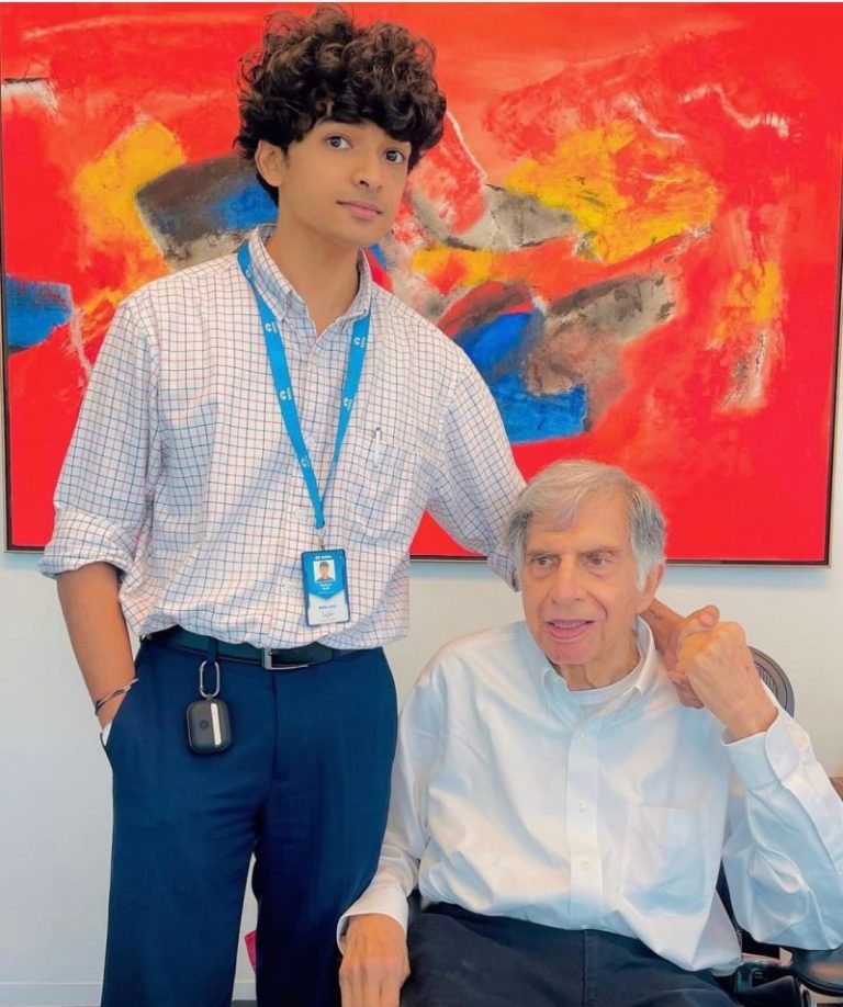 આખરે કોણ છે આ યુવક જેણે રતન ટાટાના ખભા પર હાથ મૂક્યો, વાસ્તવિકતા જાણીને તમે પણ ચોંકી જશો. 5 ratan tata shantanu naidu 03 01 2022 768x918 1