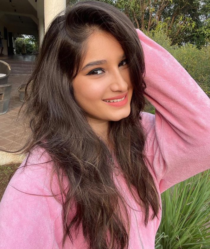 રવીના ટંડનની દીકરી દેખાવમાં ખૂબ જ સુંદર છે, જો તે ફિલ્મોમાં આવશે તો બીજી અભિનેત્રીઓના શું હાલ થશે. 5 raveena daughter rasha thadani 1